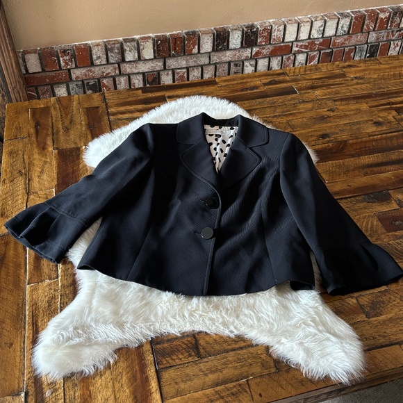 Tahari short jacket with flared sleeves - Picture 1 of 7